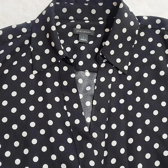 Women's Ann Taylor Polka Dot Button Down Long Sleeves, Black, Small, Pre-Owned - Picture 3 of 6